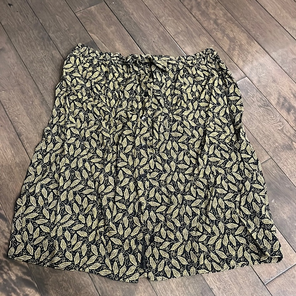 2/$30 Size 2 flowy skirt